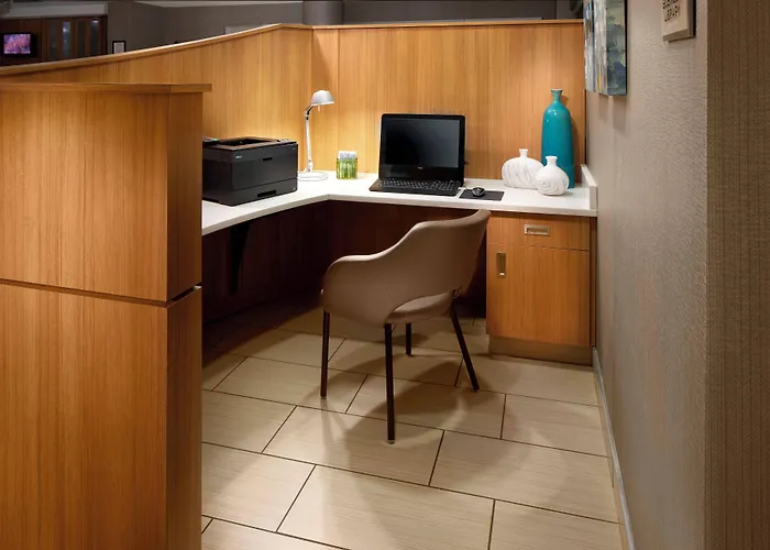 Springhill By Marriott Bakery Square 3*